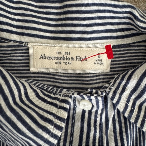 Abercrombie & Fitch blue & White Striped front Tie crop top women’s S - Picture 2 of 4